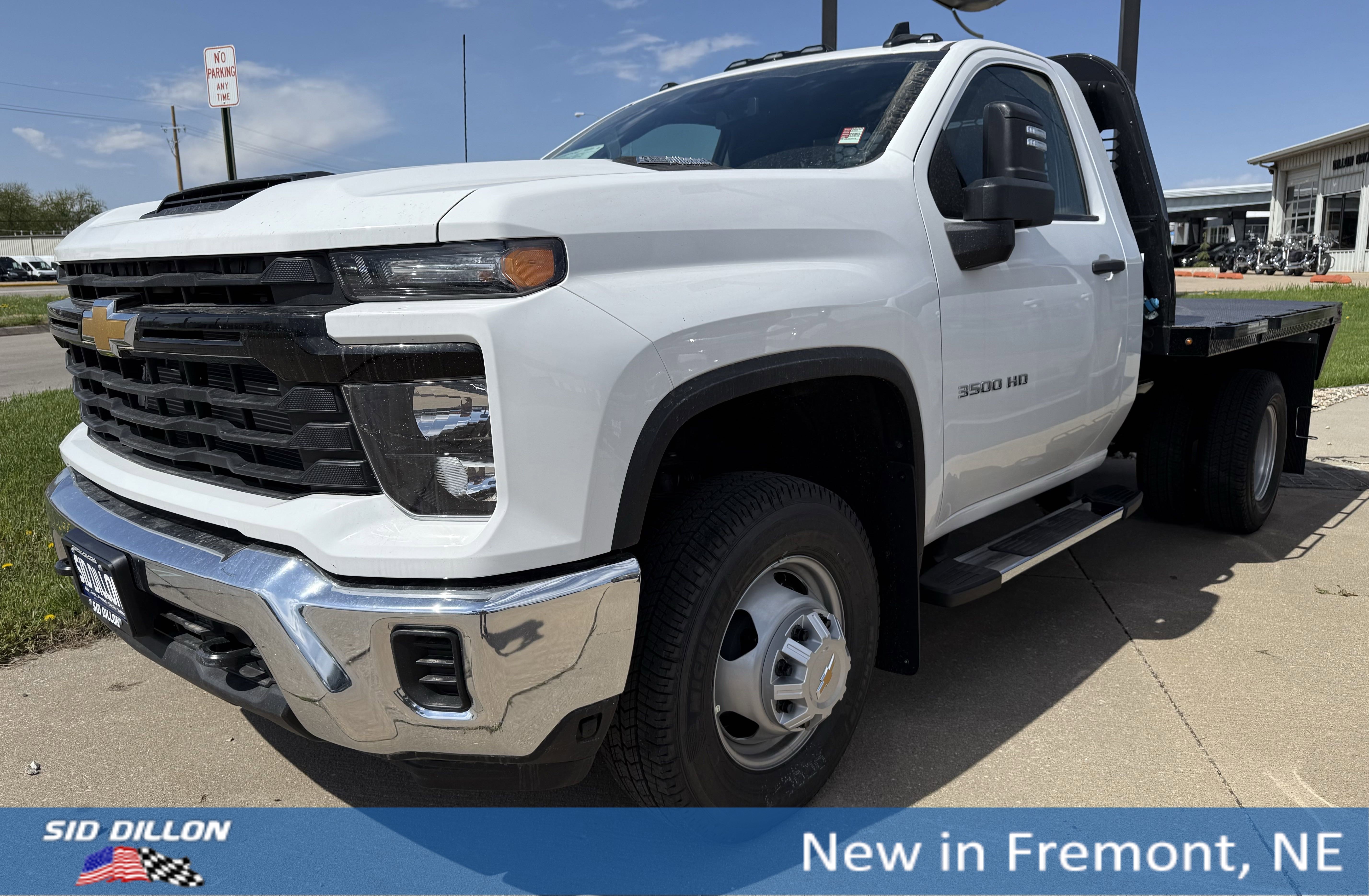 2025 Chevrolet Silverado 3500HD Work Truck's photo