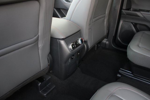 2025 Ford Explorer photo 3
