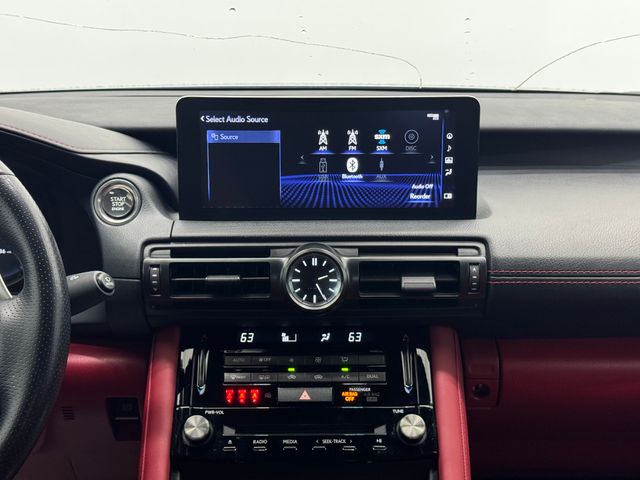 2023 Lexus IS 350 F SPORT photo 4