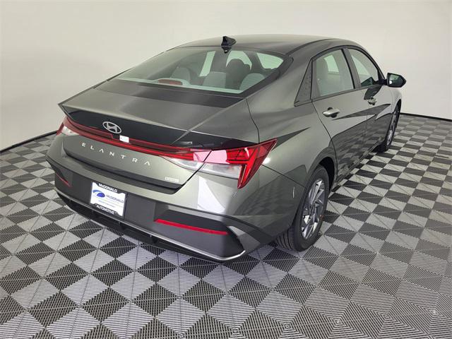 2025 Hyundai Elantra Hybrid Blue photo 5