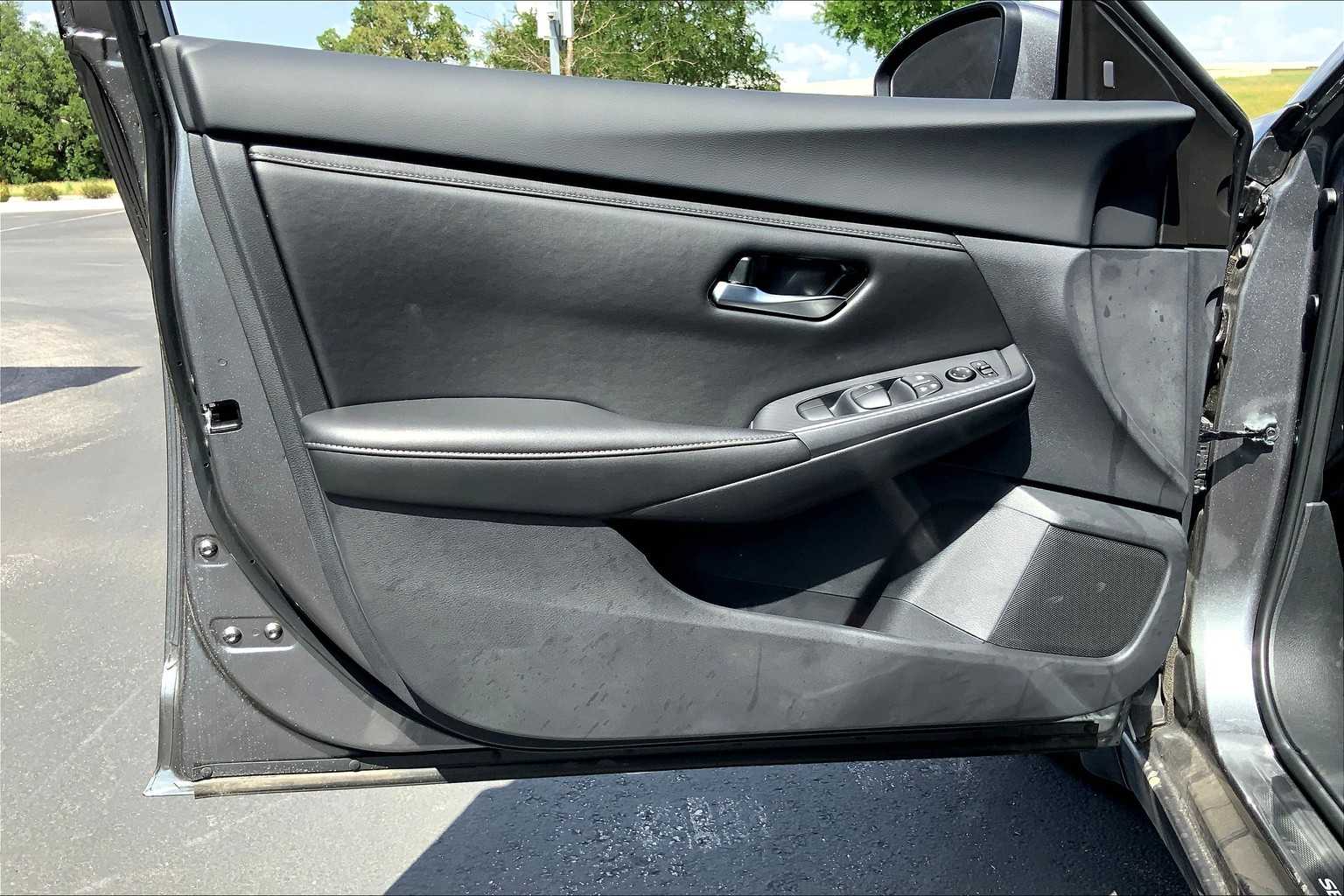 2025 Nissan Sentra SV photo 10