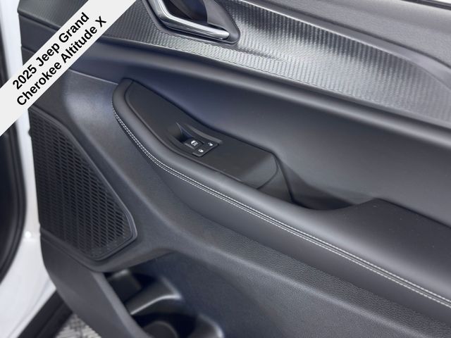 2025 Jeep Grand Cherokee Altitude X photo 21
