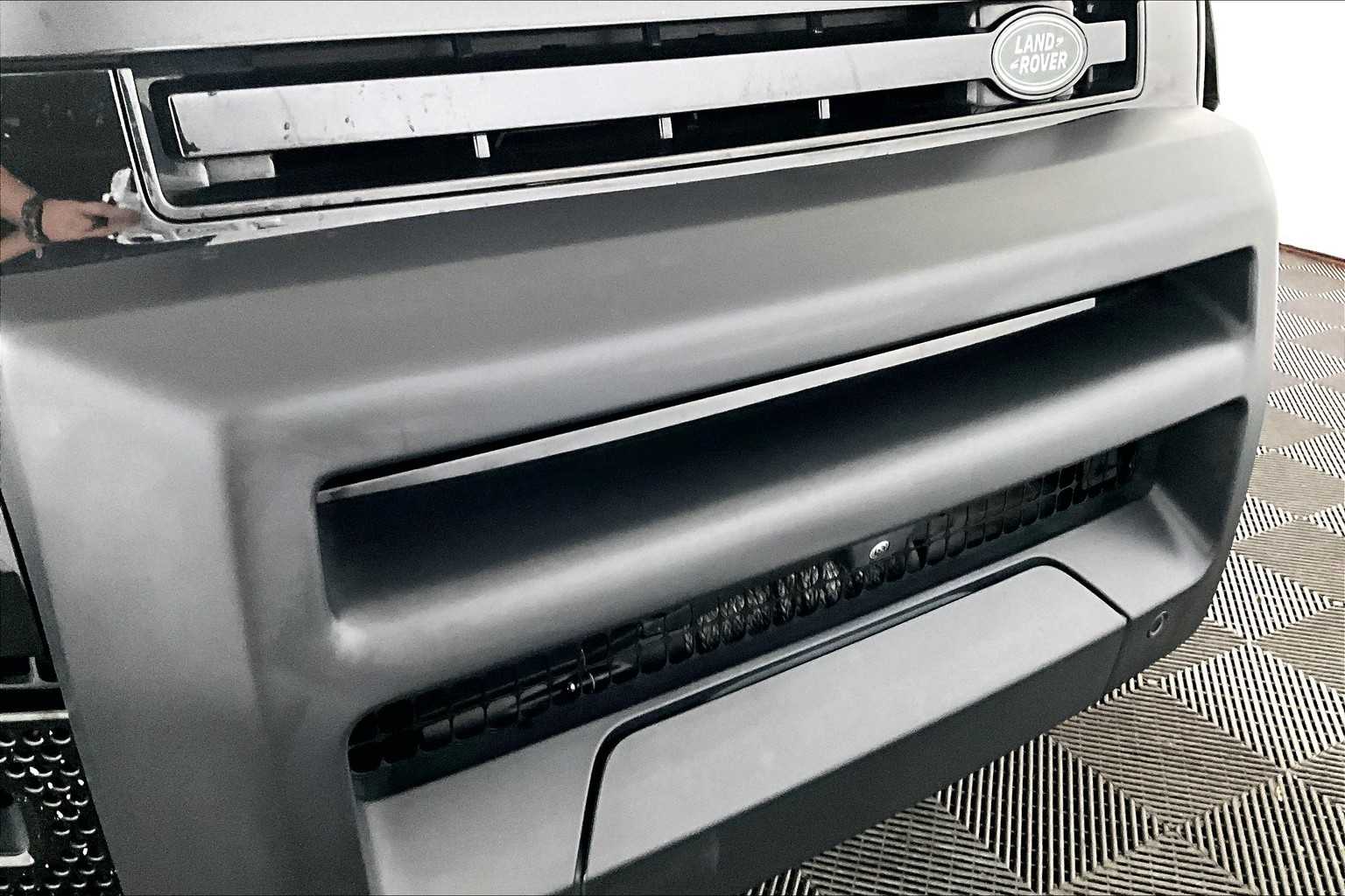 2023 Land Rover Defender SE photo 25