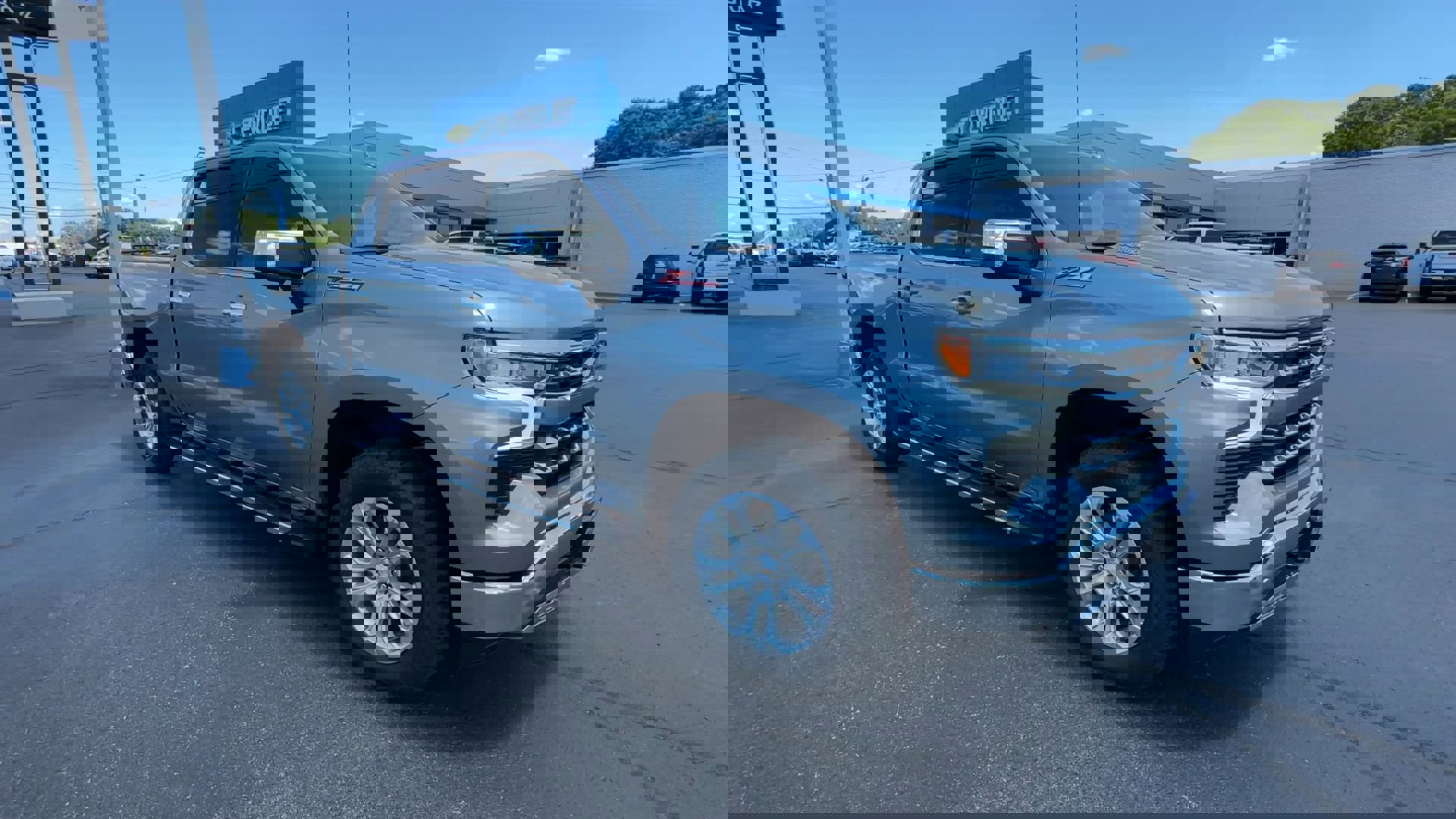 2025 Chevrolet Silverado 1500 LTZ photo 2