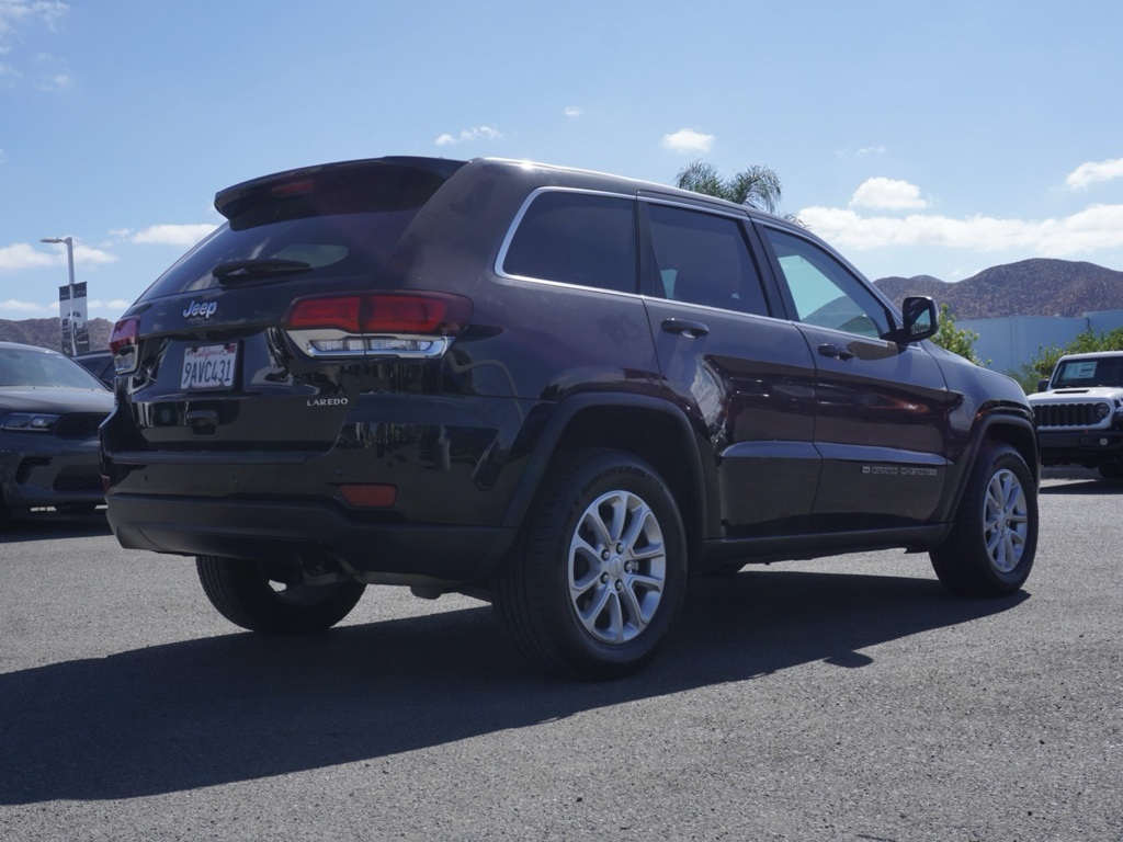 2022 Jeep Grand Cherokee Laredo E photo 3