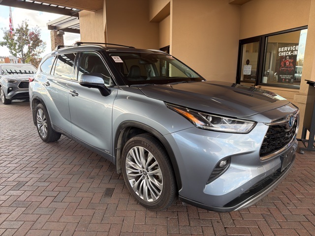 2023 Toyota Highlander Platinum's photo