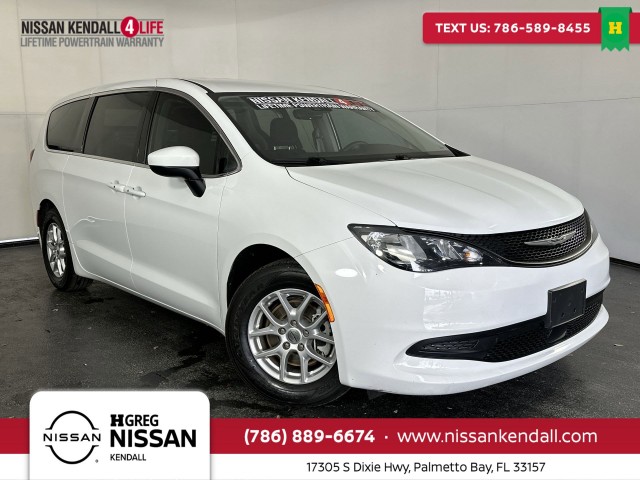 Pre-Owned 2023 Chrysler Voyager LX's photo