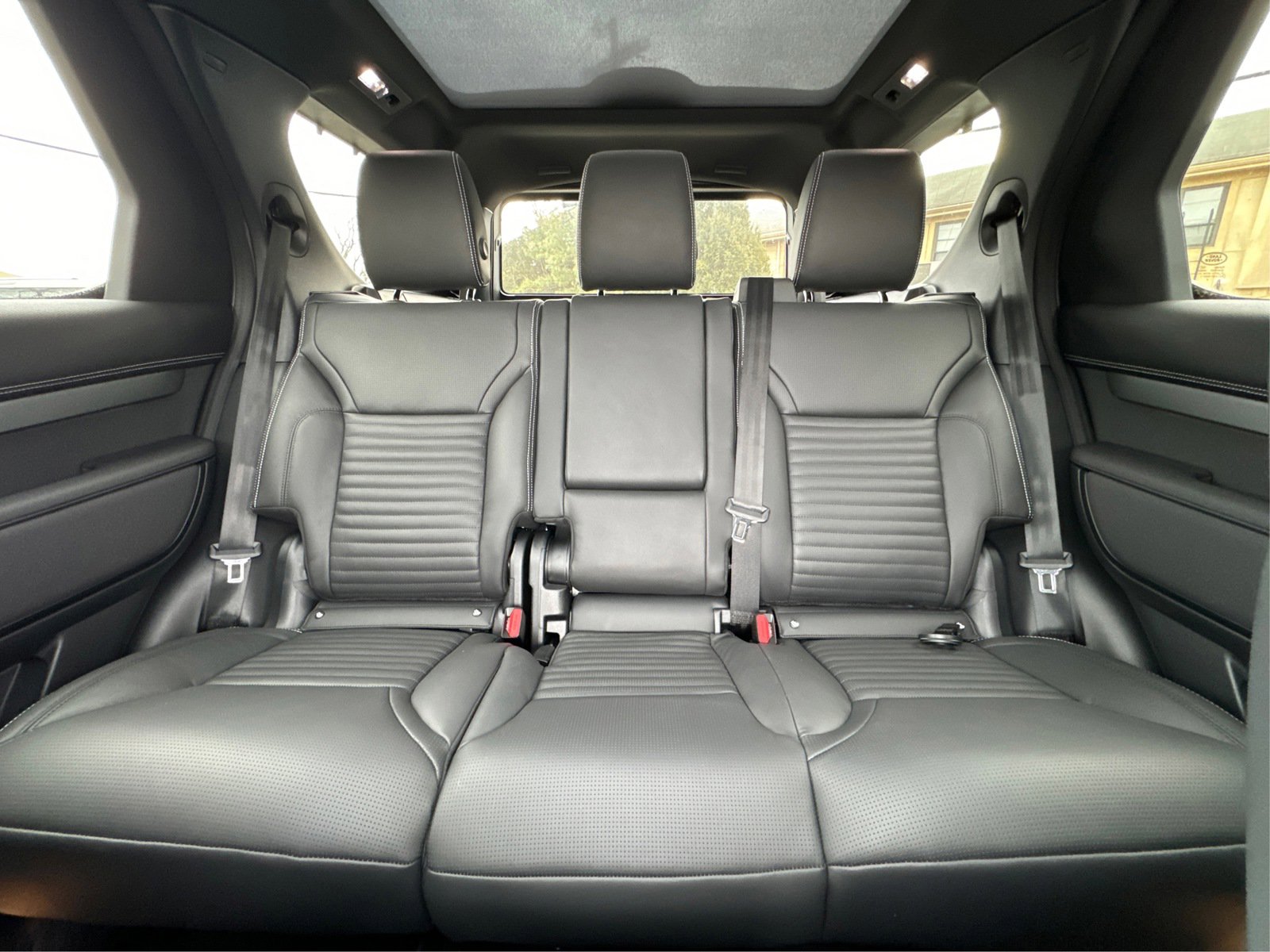 New 2025 Fuji White Land Rover Dynamic SE image 14