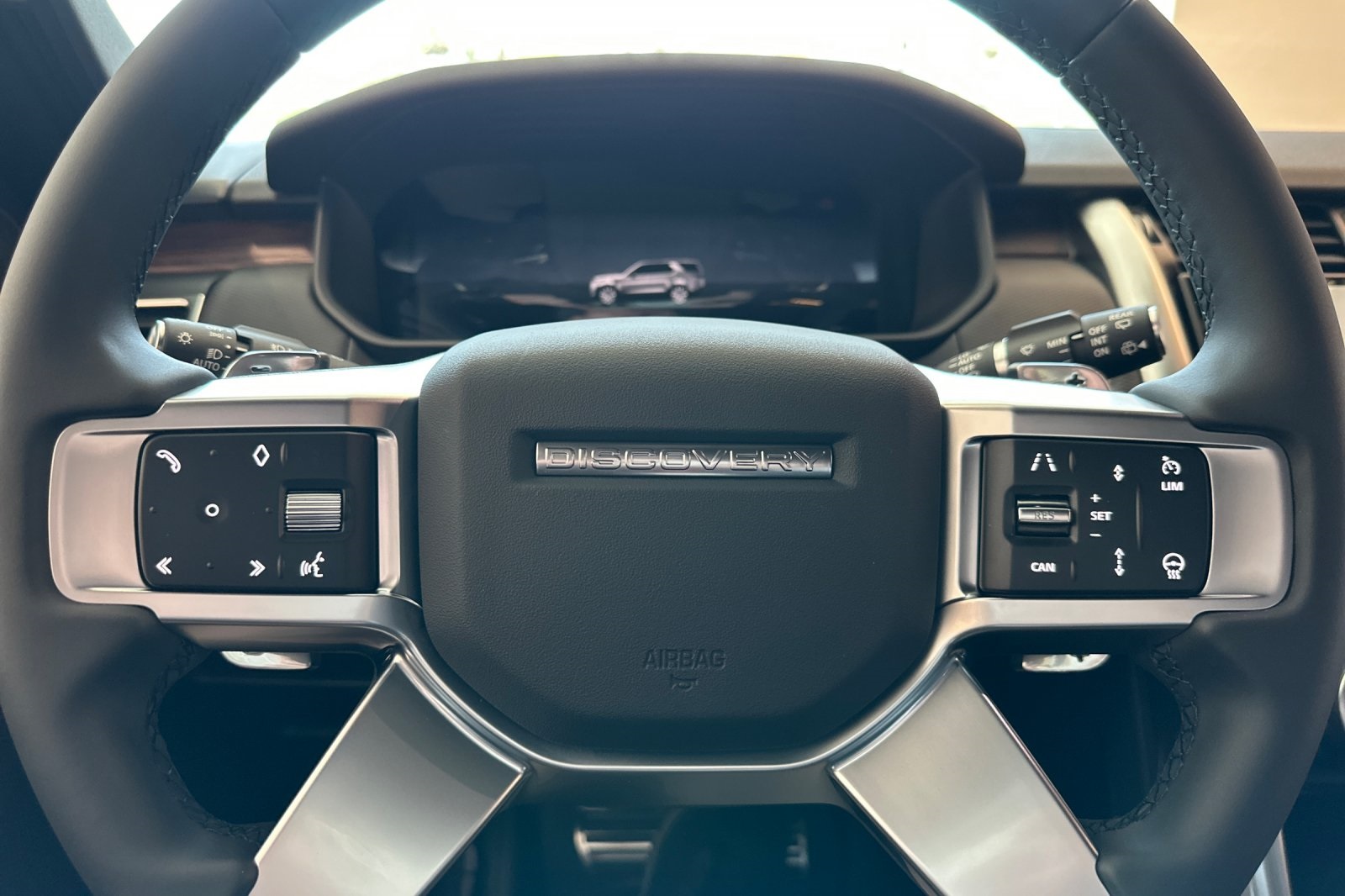 2025 Land Rover Discovery SE photo 27