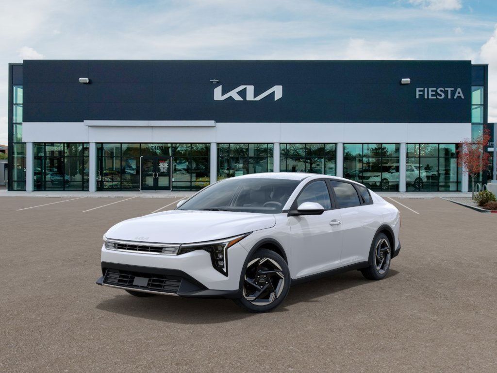 2025 Kia K4 EX photo 2