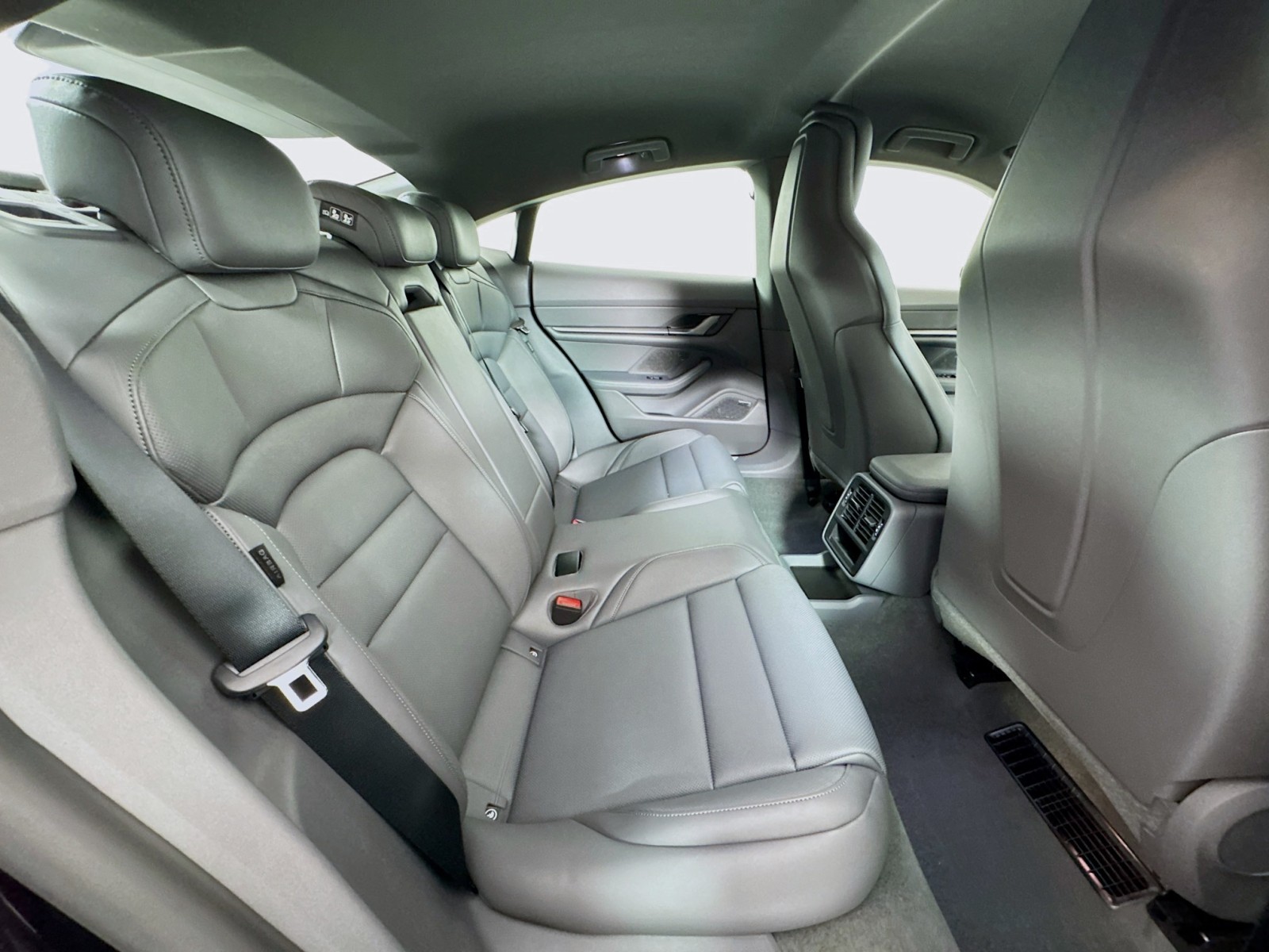 2025 Porsche Taycan 4 photo 21