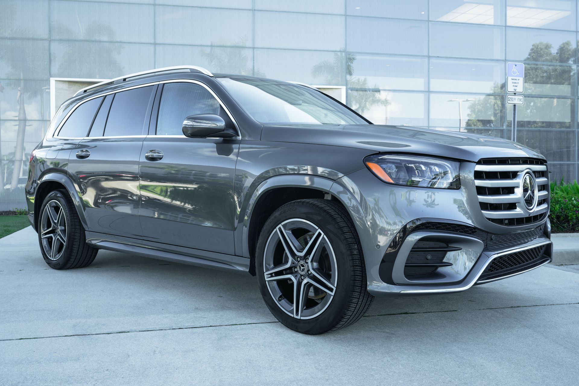 2024 Mercedes Benz GLS 450 4MATIC photo 2