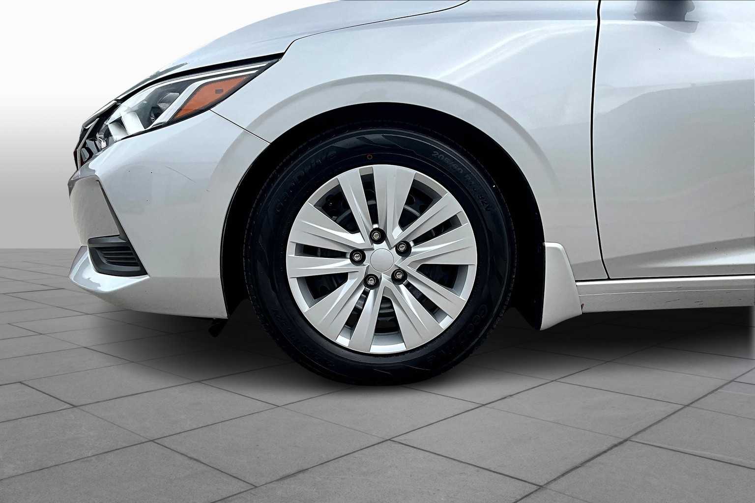 2022 Nissan Sentra S photo 10