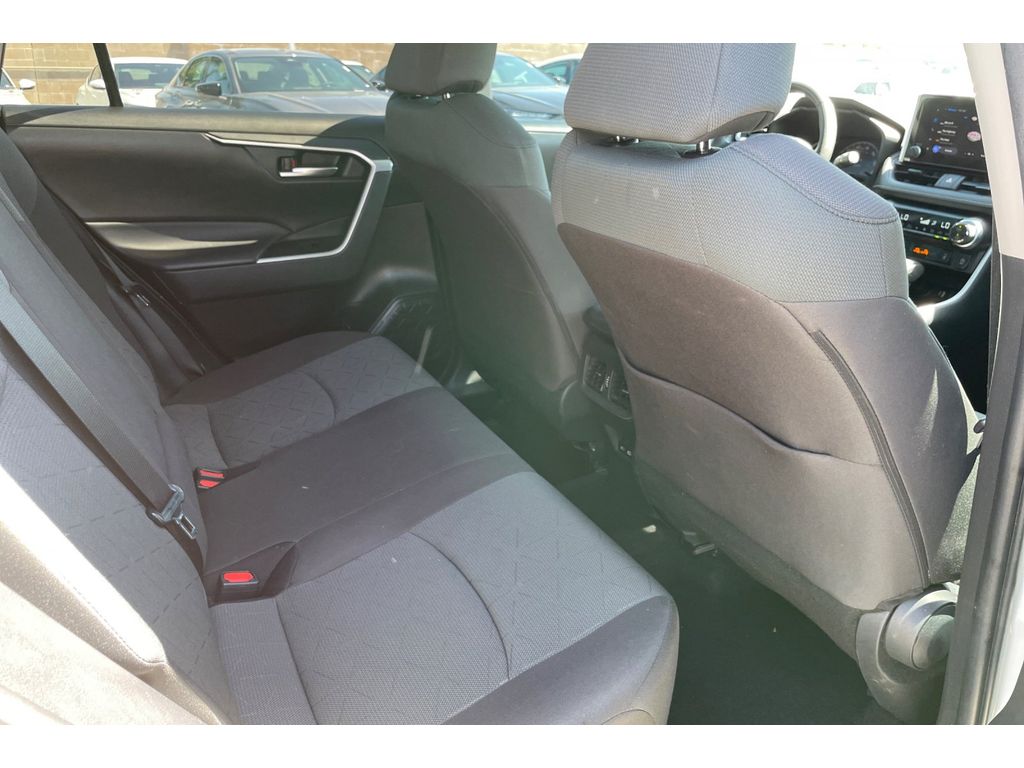 2023 Toyota RAV4 XLE photo 17