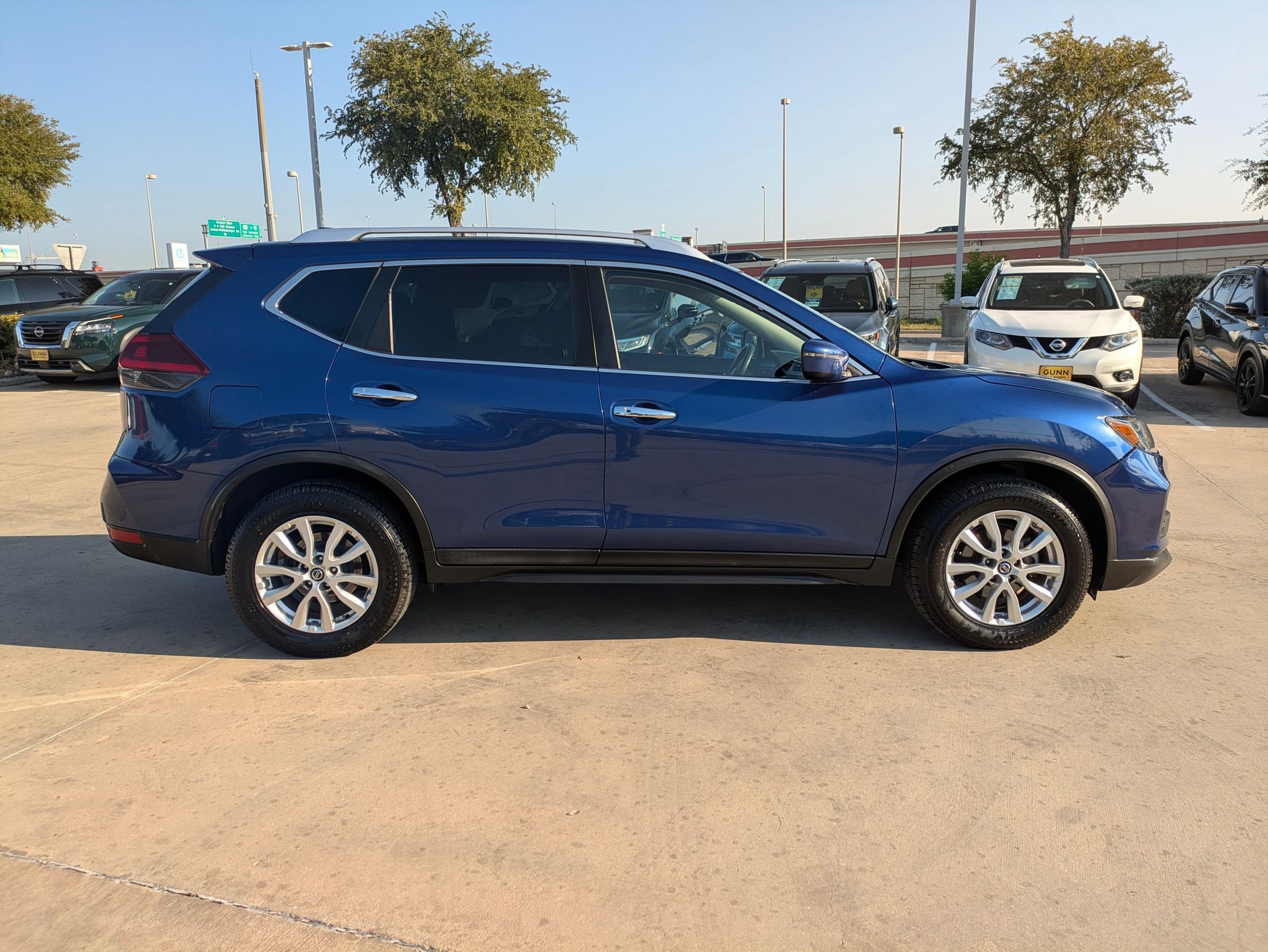 2020 Nissan Rogue SV photo 8