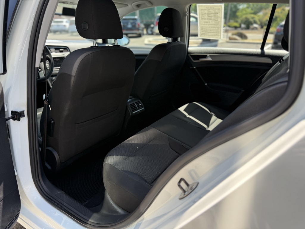 2017 Volkswagen Golf SportWagen S photo 16