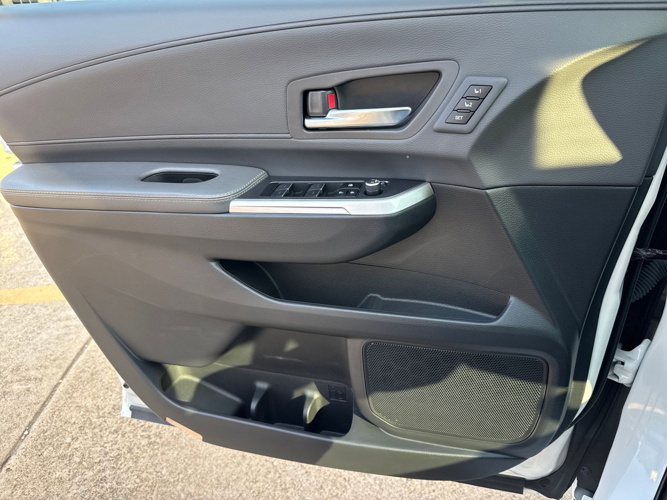 2023 Toyota Sienna XSE photo 12