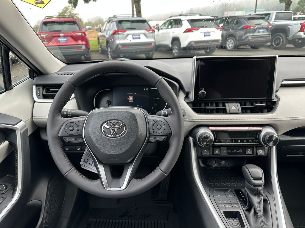 2025 Toyota RAV4 XLE photo 15