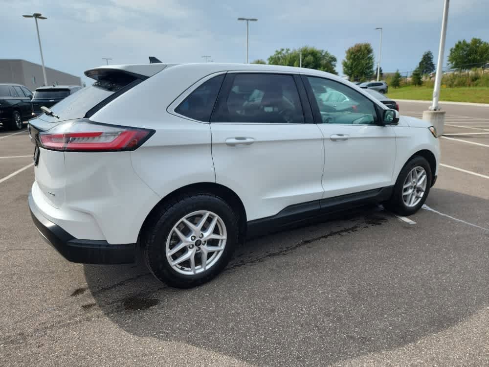 2024 Ford Edge SEL photo 2