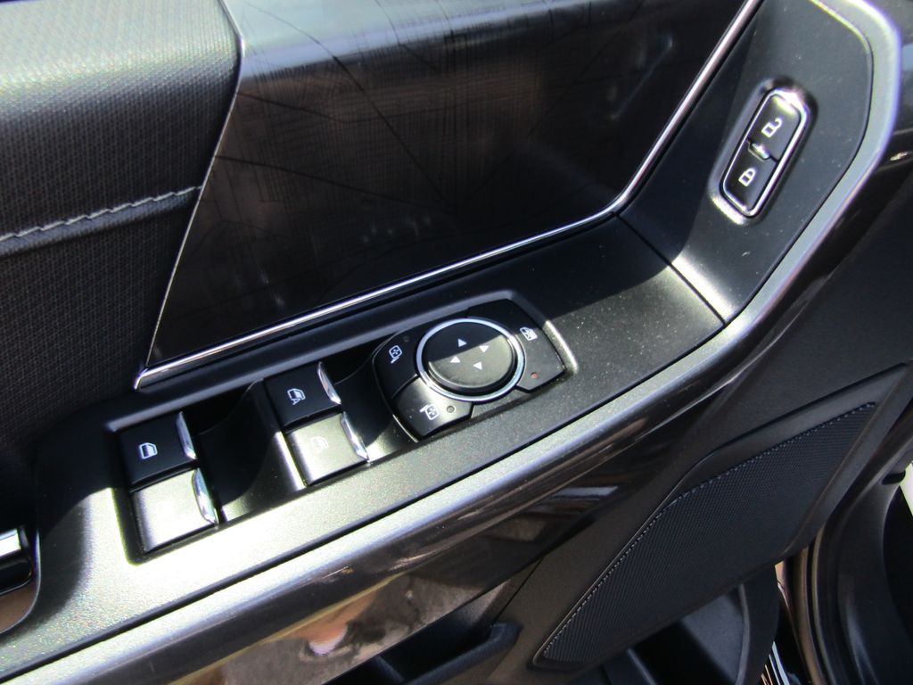 2023 Ford F-150 XLT photo 13