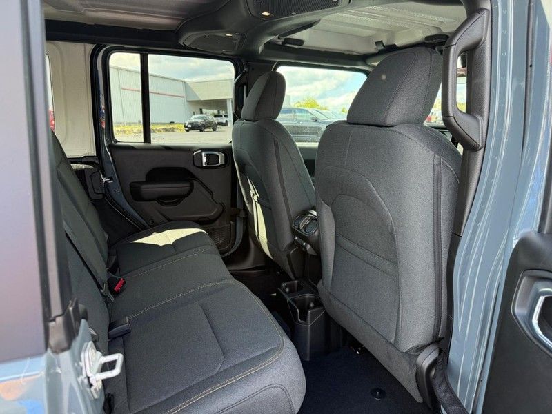 2025 Jeep Wrangler Sport S photo 4