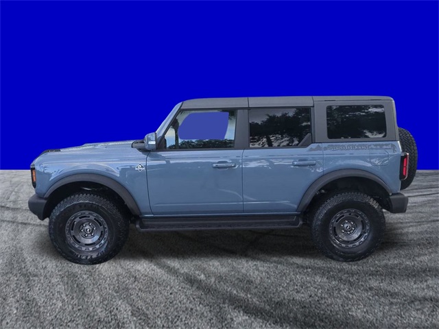 2025 Ford Bronco Outer Banks photo 2