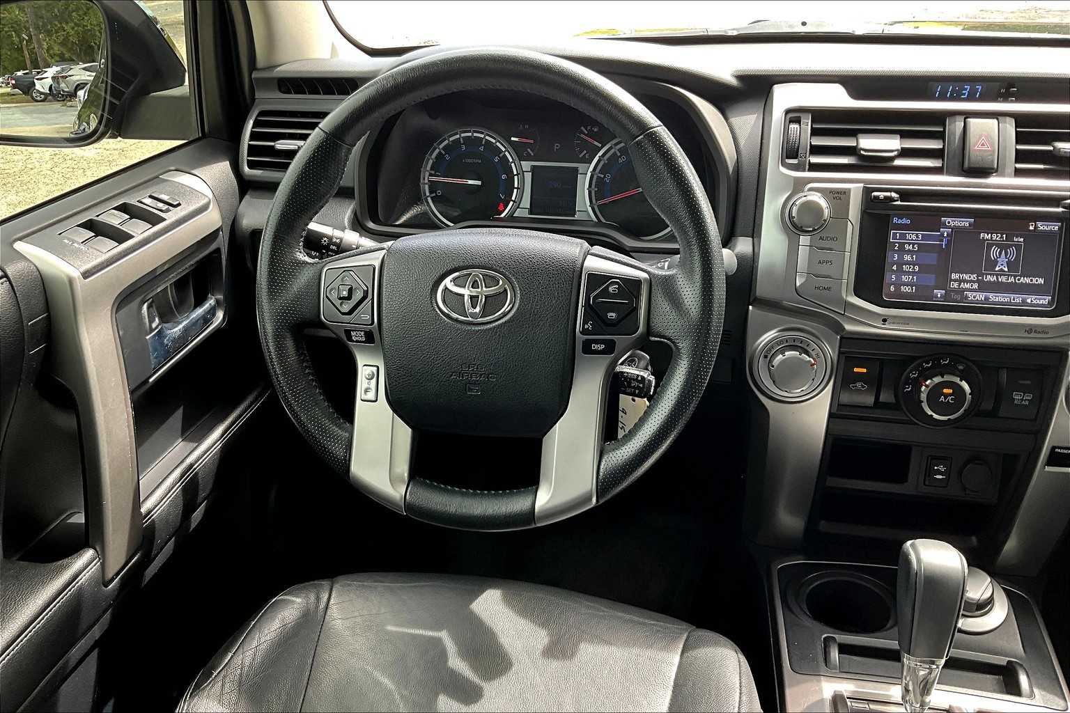 2014 Toyota 4Runner SR5 photo 4