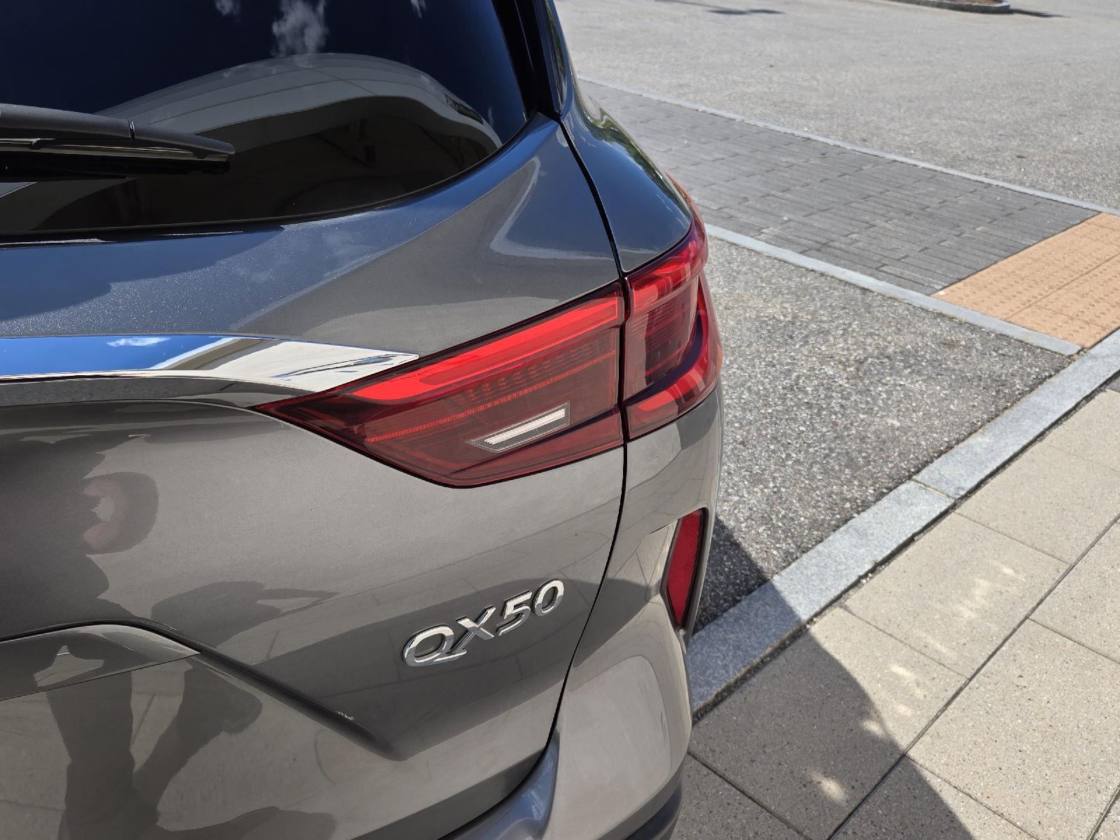 2019 Infiniti QX50 Essential photo 11