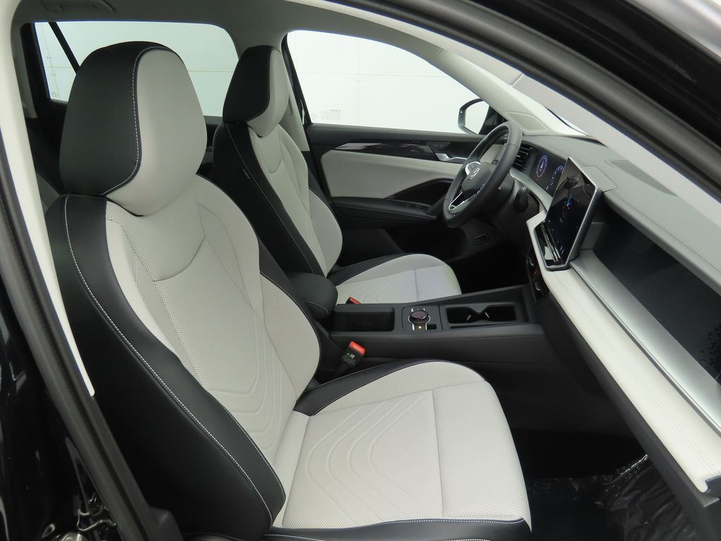 2025 Volkswagen Tiguan SE photo 19