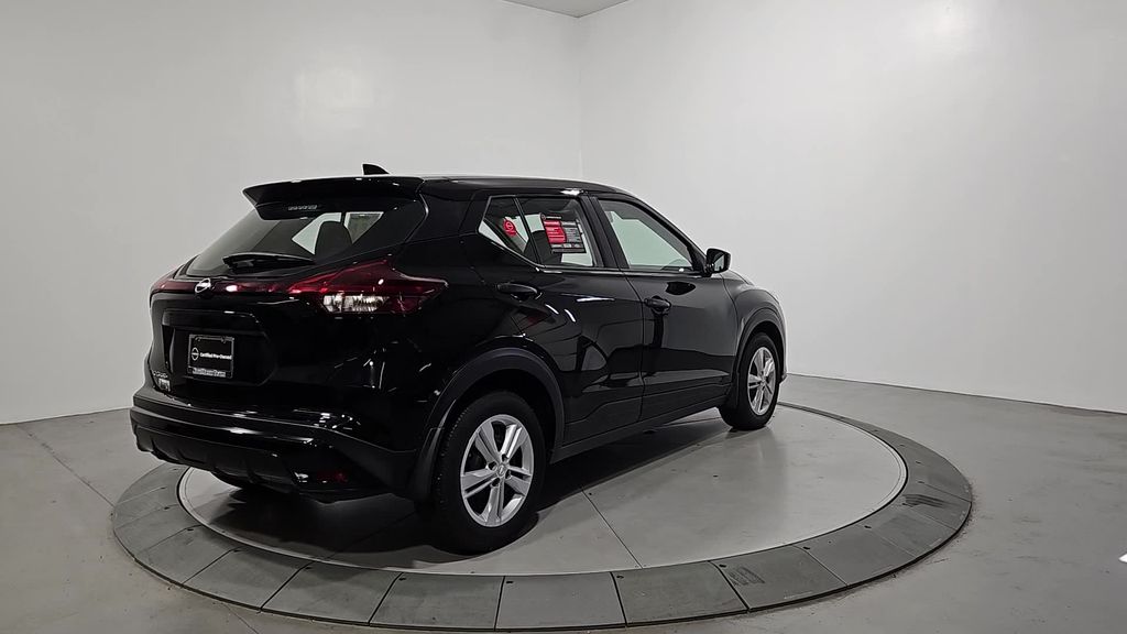 2024 Nissan Kicks S photo 3