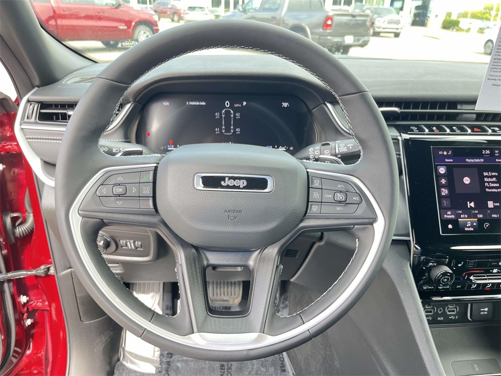 2025 Jeep Grand Cherokee Laredo X photo 10