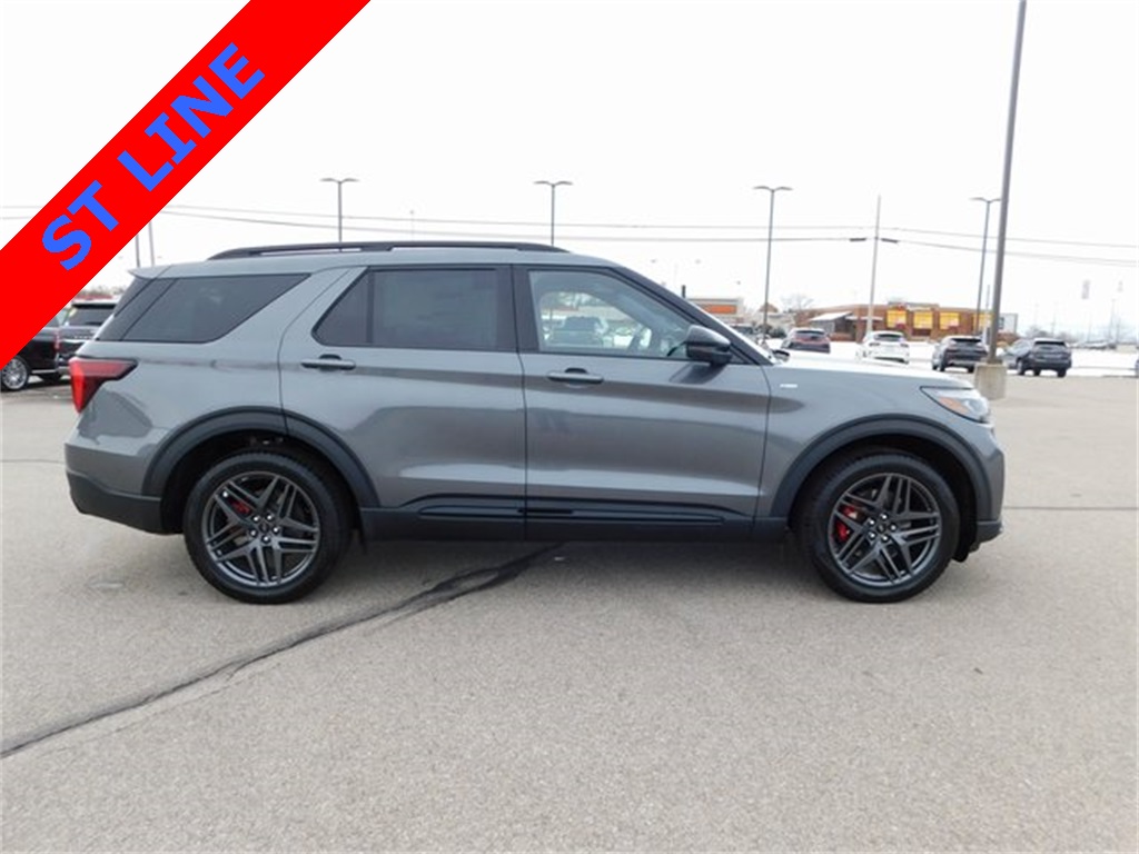 2026 Ford Explorer ST-Line photo 2