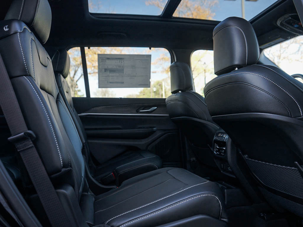 2025 Jeep Grand Cherokee Limited photo 7