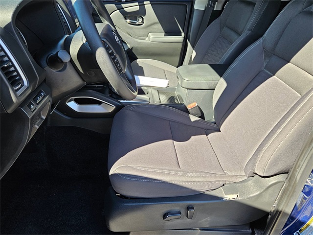 2022 Nissan Frontier Crew Cab photo 12