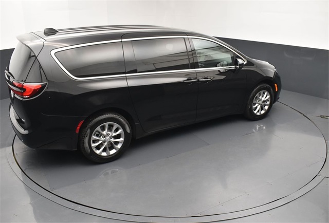 2026 Chrysler Pacifica photo 18