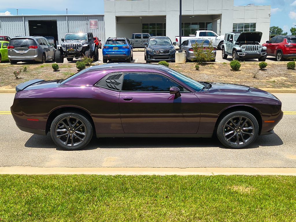 2022 Dodge Challenger SXT photo 7