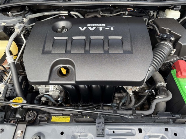 2010 Toyota Corolla LE photo 12