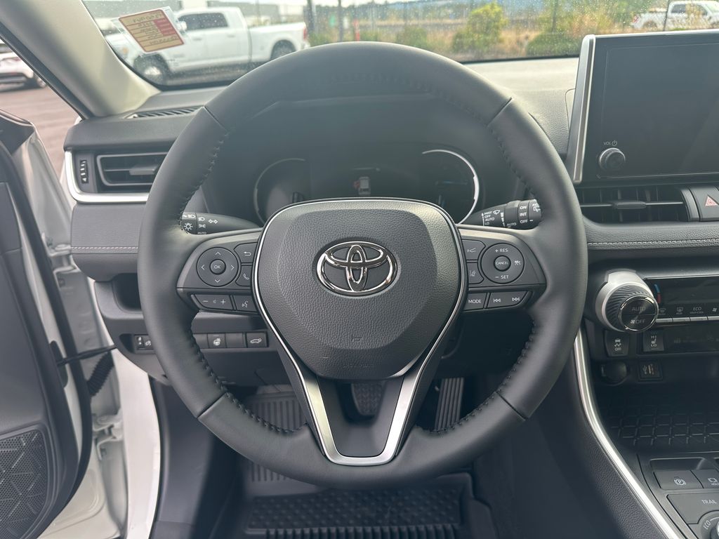 2025 Toyota RAV4 Hybrid XLE photo 19