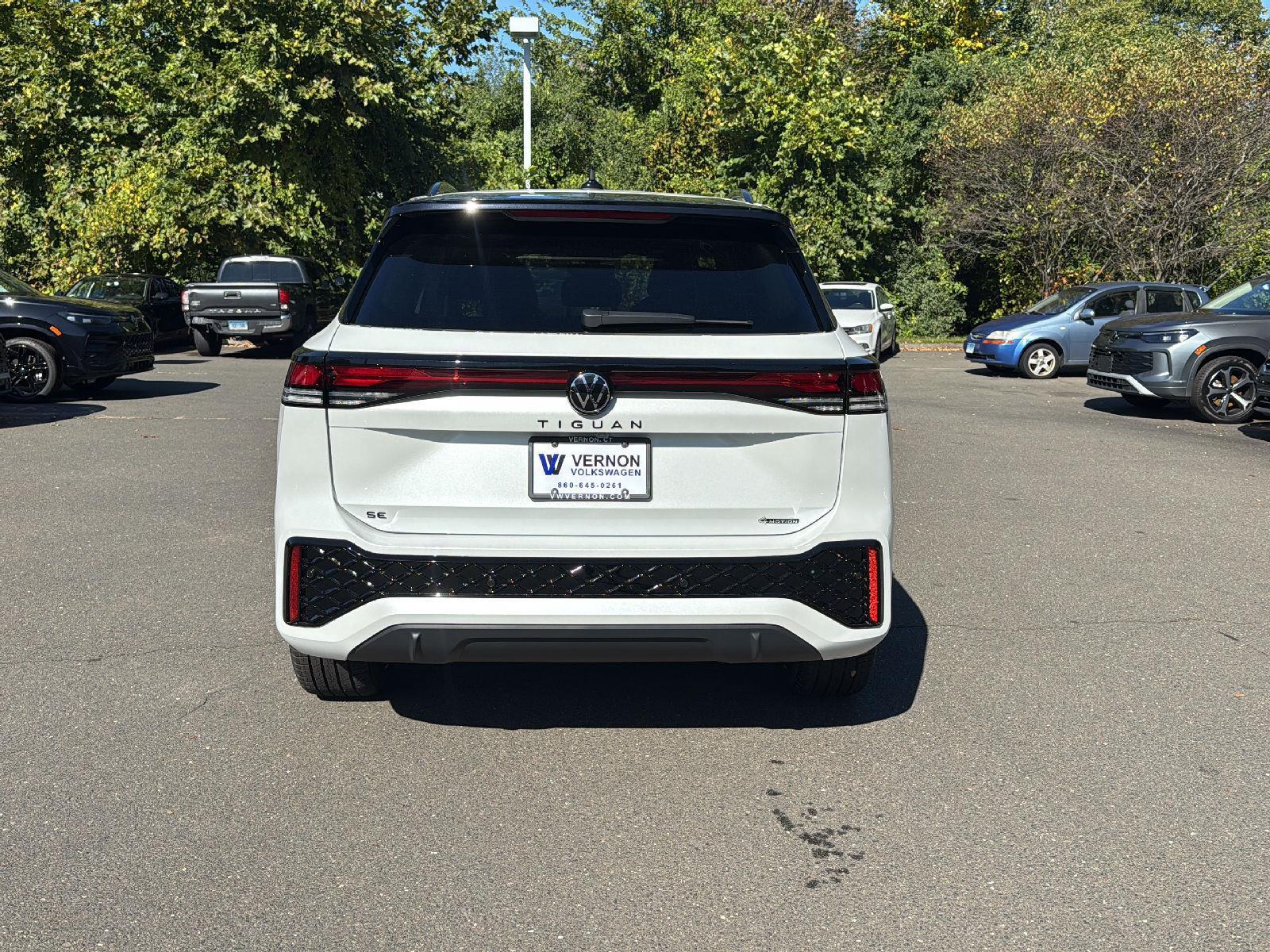 2025 Volkswagen Tiguan SE R-Line Black photo 5
