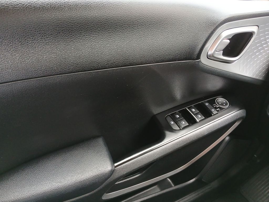 2023 Kia Soul LX photo 23