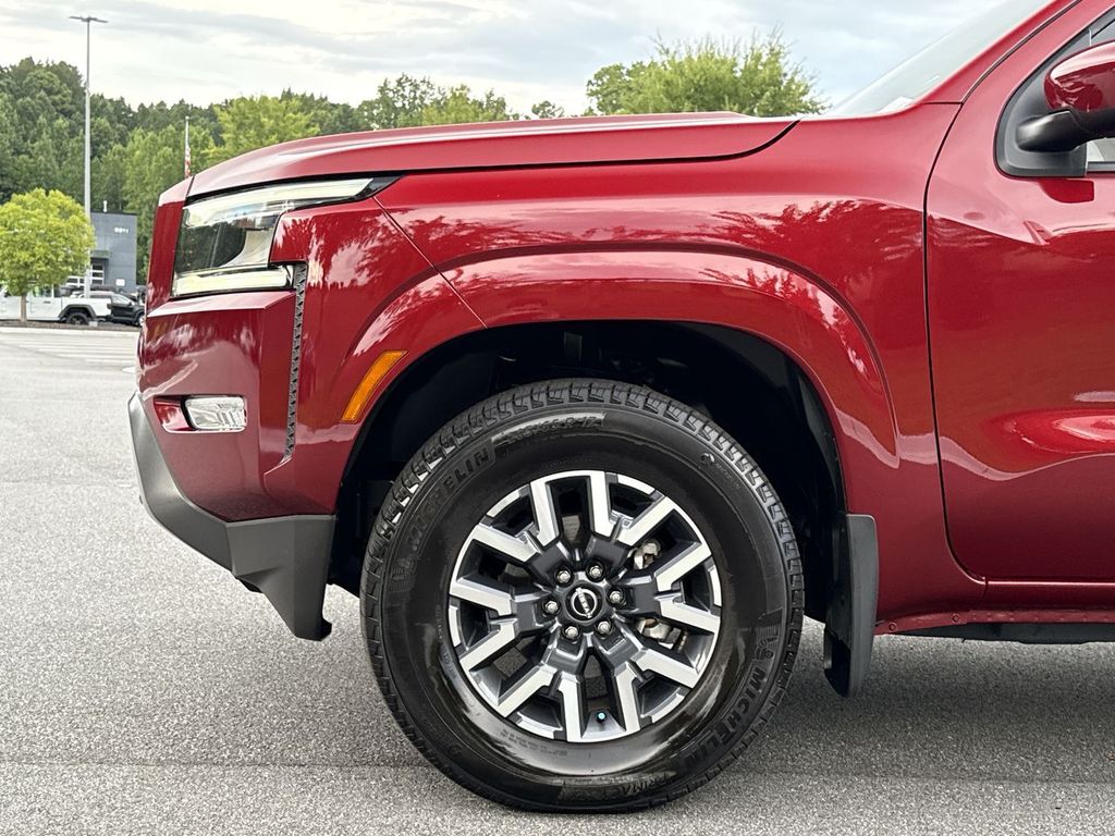 2024 Nissan Frontier SL photo 9