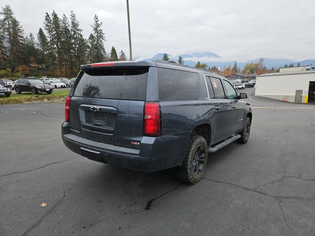 2019 Chevrolet Suburban LT photo 3