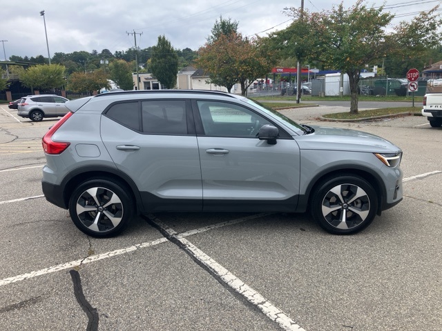 2024 Volvo XC40 Plus photo 4