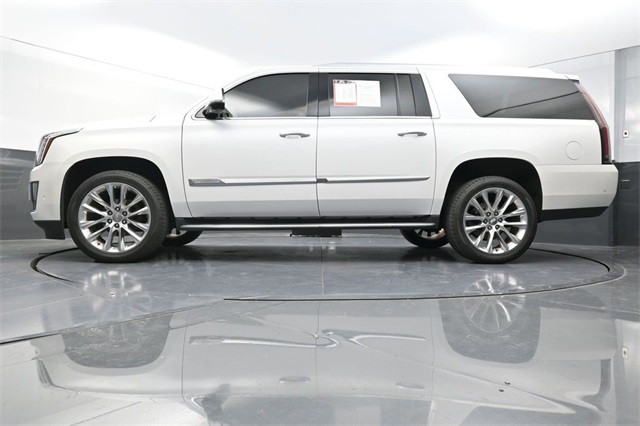 2017 Cadillac Escalade ESV Luxury photo 30