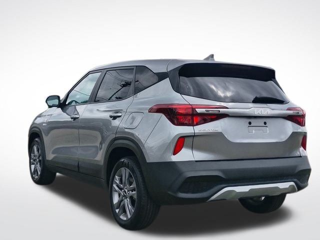 2023 Kia Seltos LX photo 13