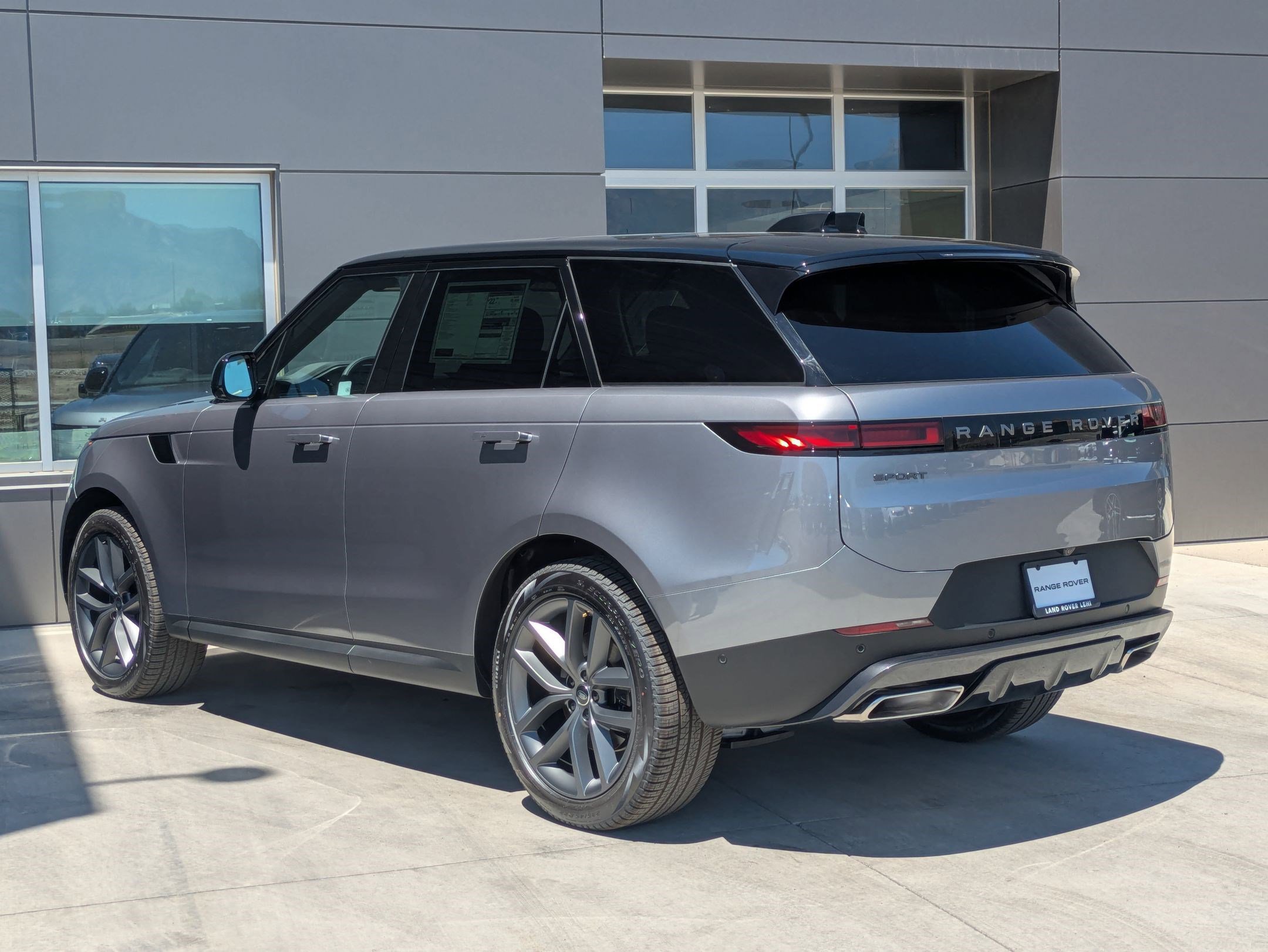 2025 Land Rover Range Rover Sport SE photo 8
