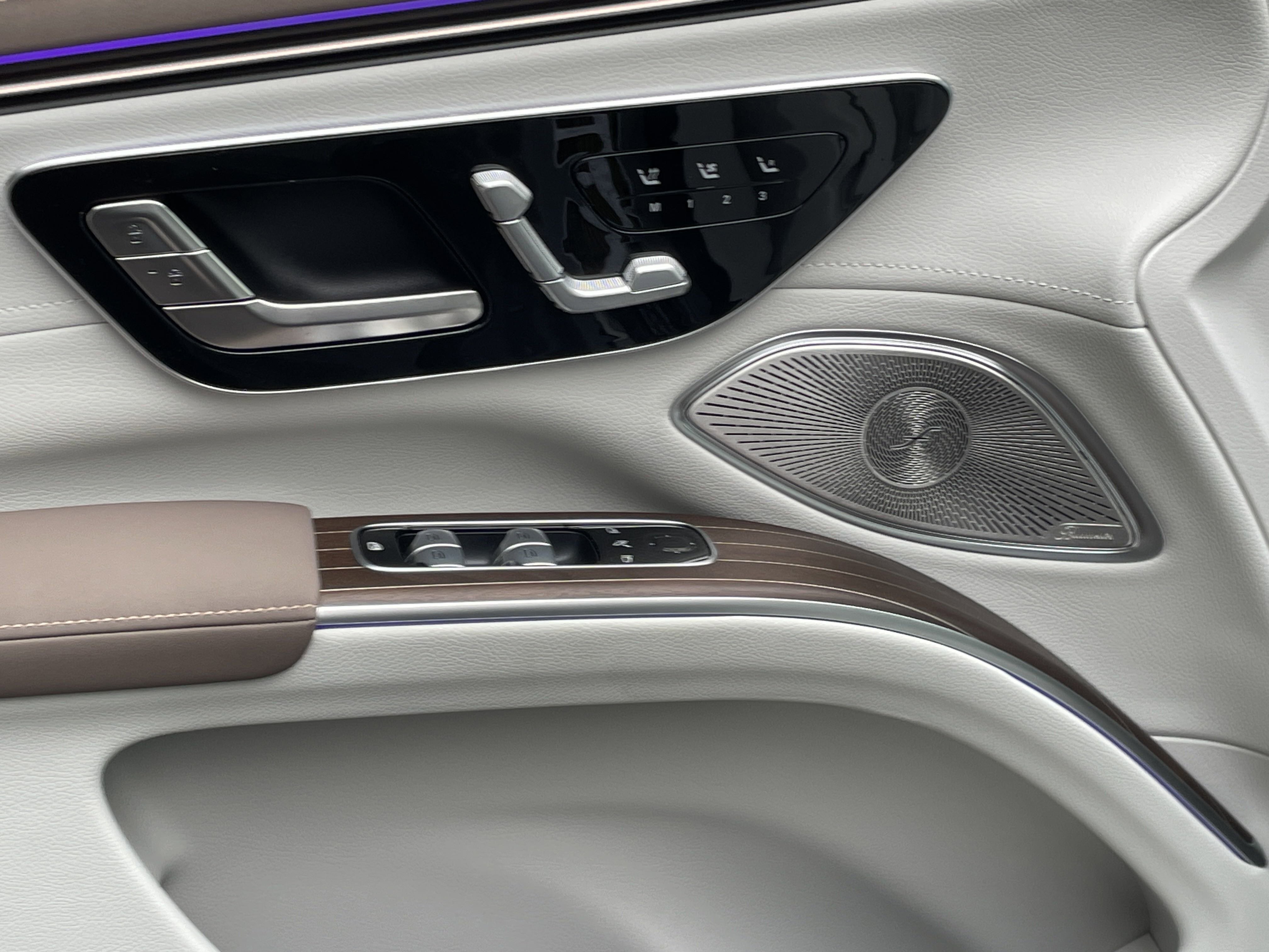 2026 Mercedes Benz EQS SUV 450 4MATIC photo 2