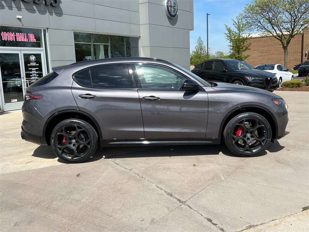 2025 Alfa Romeo Stelvio Sprint Base photo 4