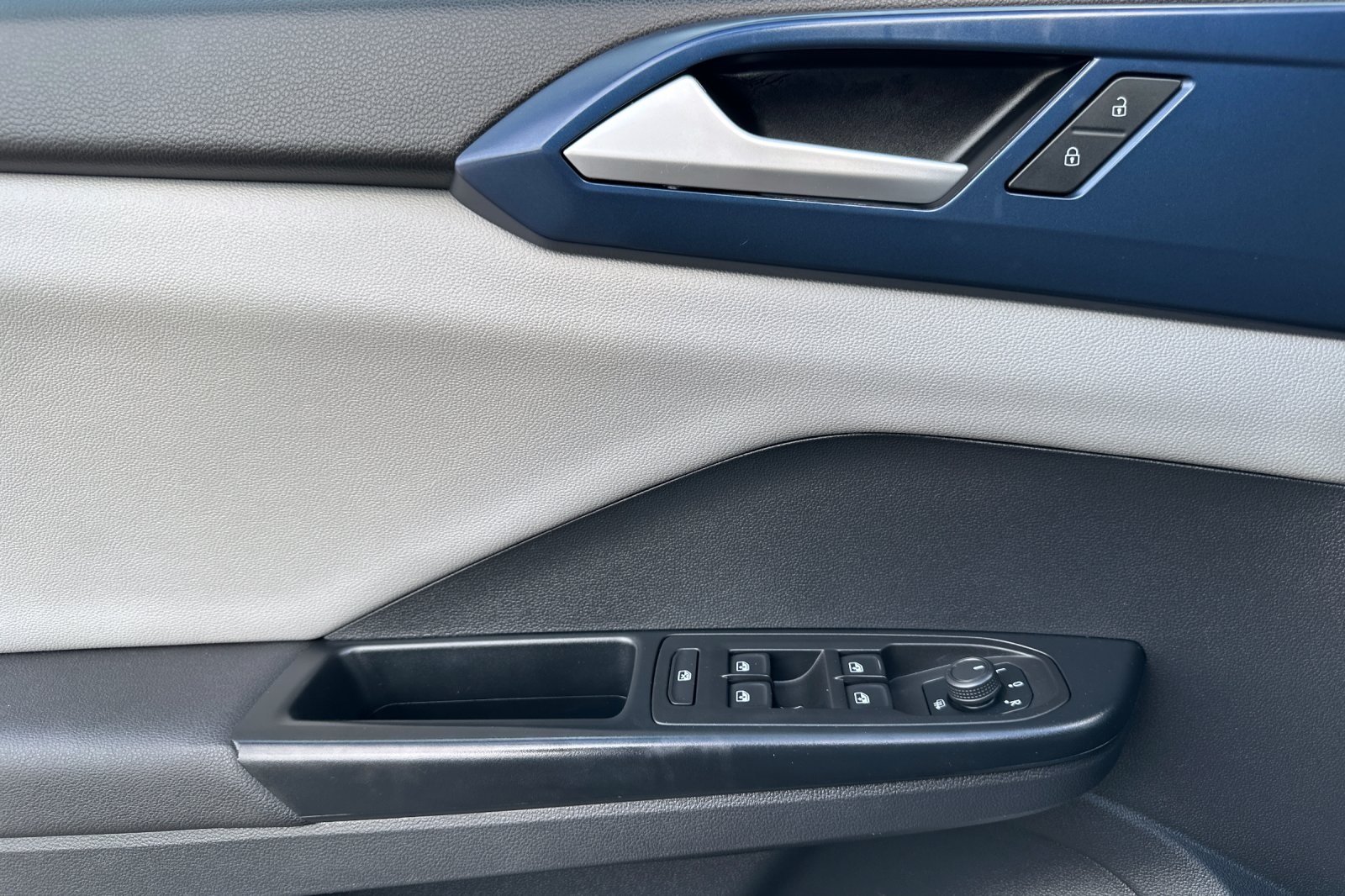 2022 Volkswagen Taos SE photo 10