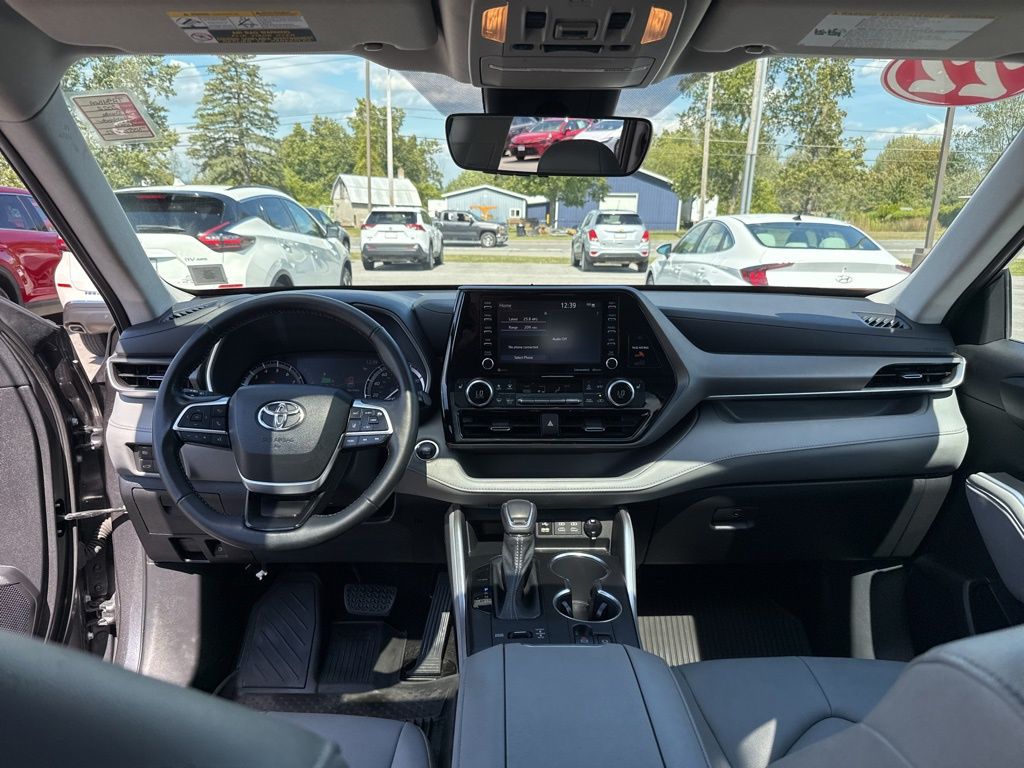 2022 Toyota Highlander XLE photo 12